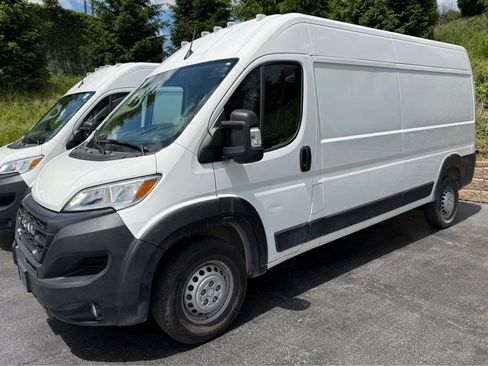 Used 2024 RAM ProMaster 2500 w/ Convenience Group FWD image 5