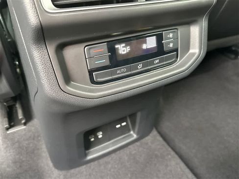 Used 2024 Volkswagen Atlas SE image 20