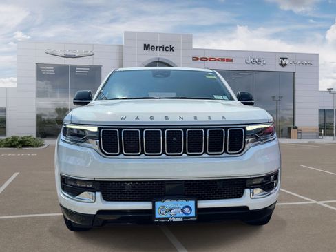 Used 2023 Jeep Wagoneer 4WD w/ Convenience Group I image 3