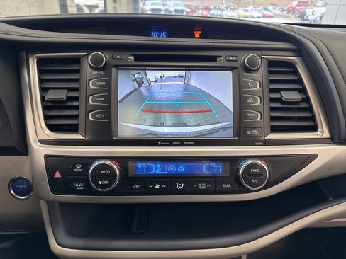 Used 2019 Toyota Highlander XLE image 29
