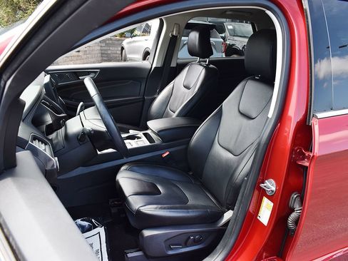 Certified 2022 Ford Edge Titanium AWD/4WD image 5