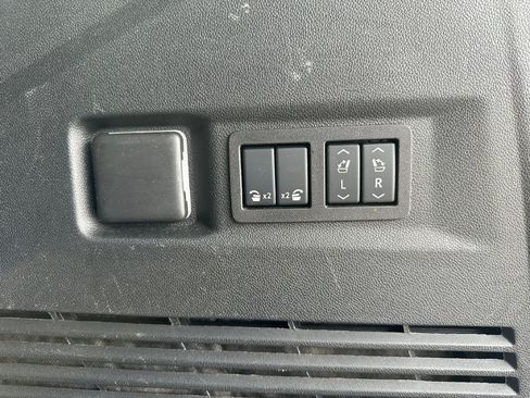Certified 2025 GMC Yukon Denali AWD/4WD image 10