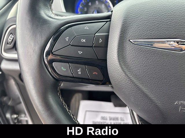 Used 2018 Chrysler Pacifica Touring-L w/ Premium Audio Group FWD image 18