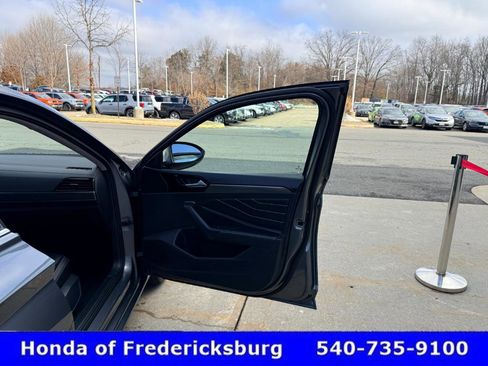 Used 2024 Volkswagen Jetta SEL image 19