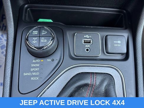 Used 2021 Jeep Cherokee Trailhawk w/ Trailer Tow Group AWD/4WD image 4