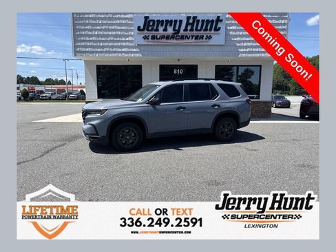 Used 2025 Honda Pilot TrailSport image 1