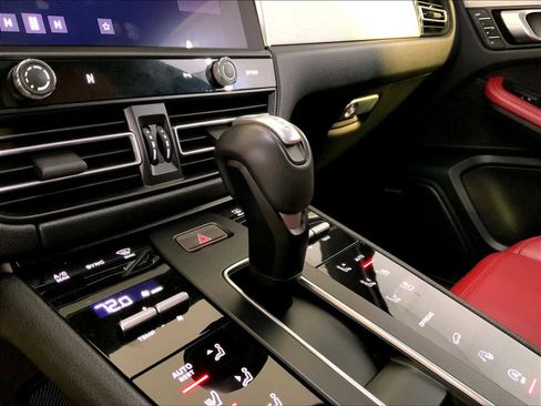 Certified 2024 Porsche Macan S image 17