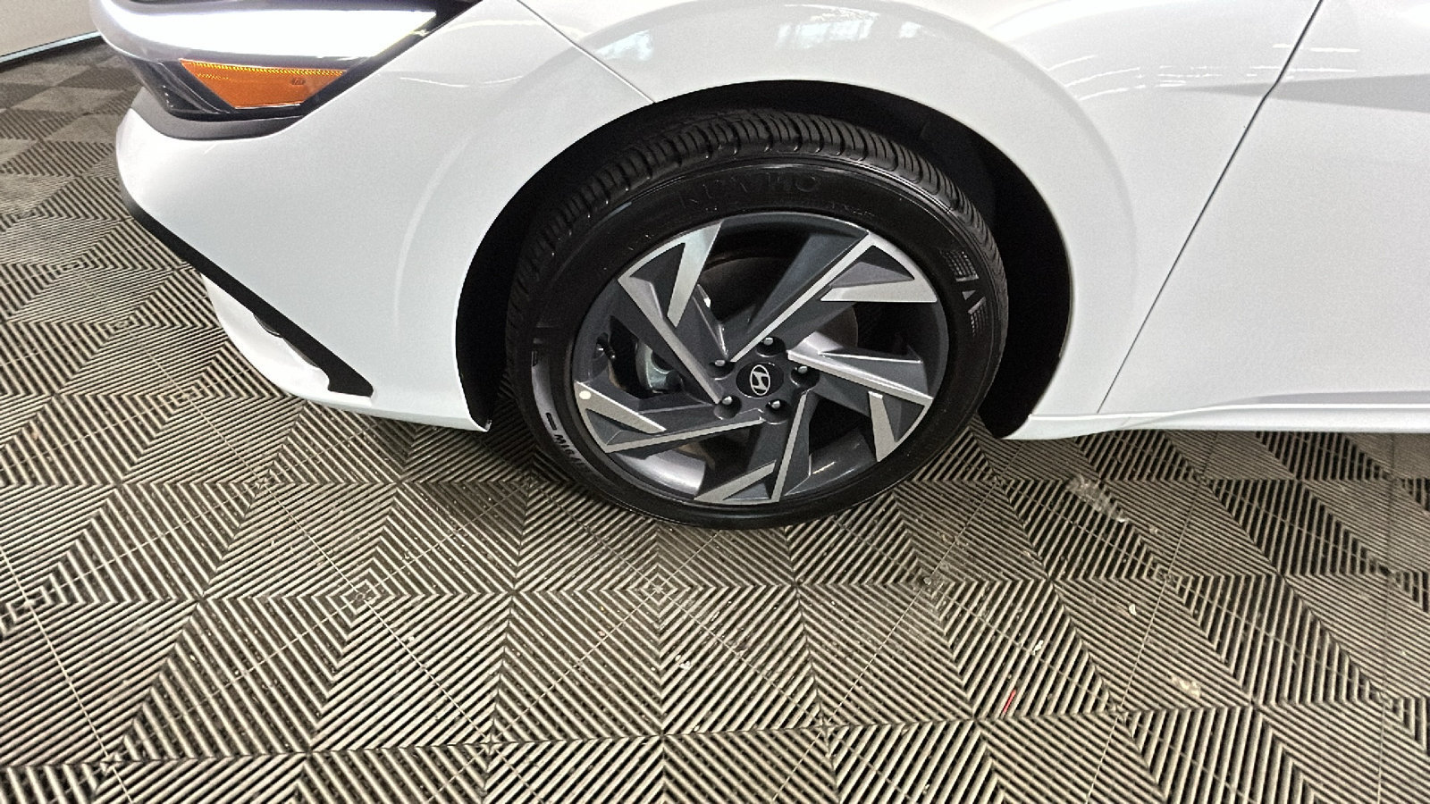 Used 2025 Hyundai Elantra Sport FWD image 11