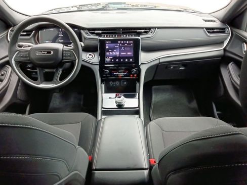 Used 2025 Jeep Grand Cherokee L Laredo RWD image 20