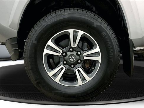 Used 2019 Toyota Tacoma TRD Sport w/ Technology Package AWD/4WD image 33