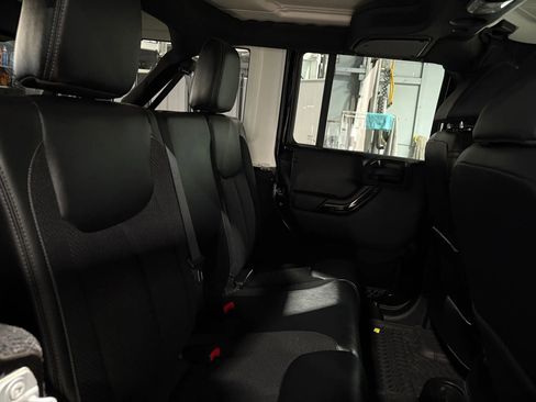 Used 2017 Jeep Wrangler Unlimited Sahara image 17