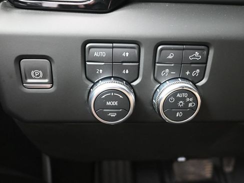 Used 2022 GMC Sierra 1500 AT4 w/ AT4 Premium Package AWD/4WD image 28