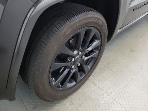 Used 2019 Jeep Grand Cherokee Altitude AWD/4WD image 31