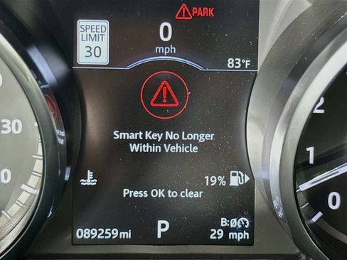 Used 2017 Land Rover Discovery First Edition AWD/4WD image 14