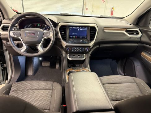 Used 2023 GMC Acadia SLE image 15