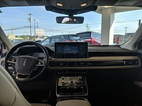 Certified 2022 Lincoln Nautilus Reserve w/ Equipment Group 201A image 13