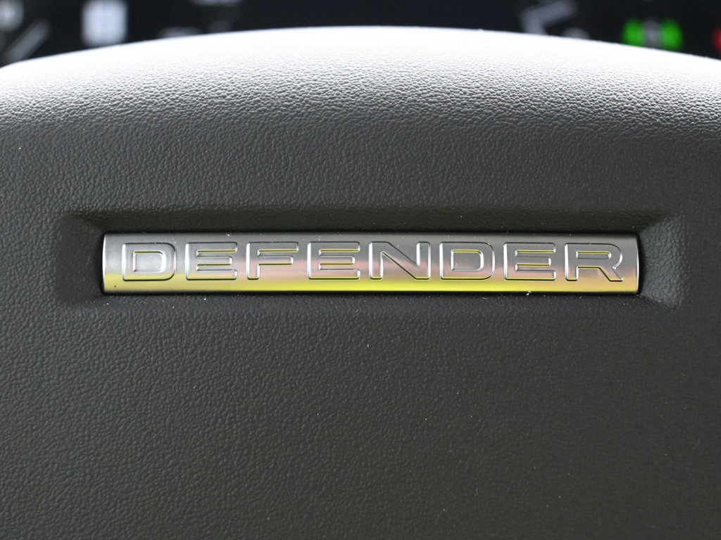 Used 2025 Land Rover Defender 110 X-Dynamic SE AWD/4WD image 20
