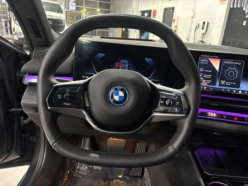Used 2024 BMW i5 eDrive40i w/ Premium Package RWD image 29