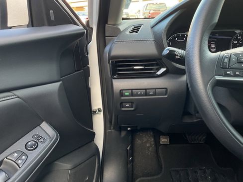 Used 2024 Nissan Sentra SV image 23