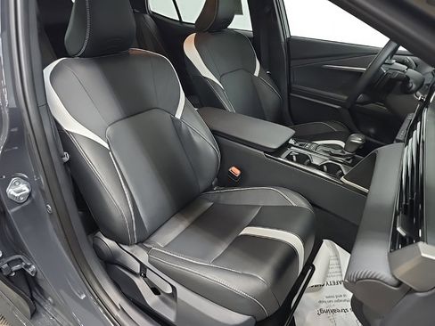 Used 2025 Toyota Camry SE image 14