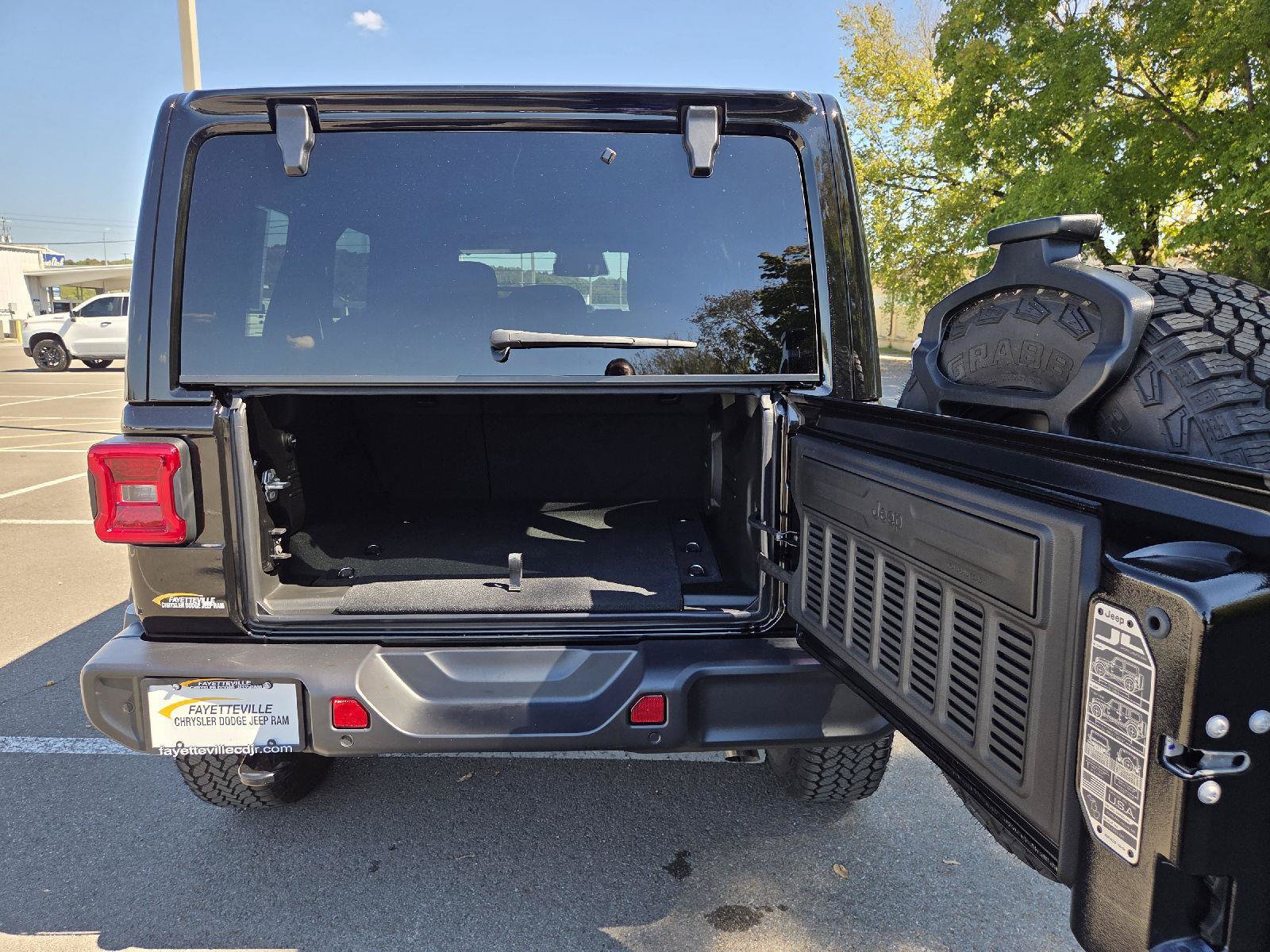 New 2027 Jeep Wrangler Unlimited Sahara AWD/4WD image 33