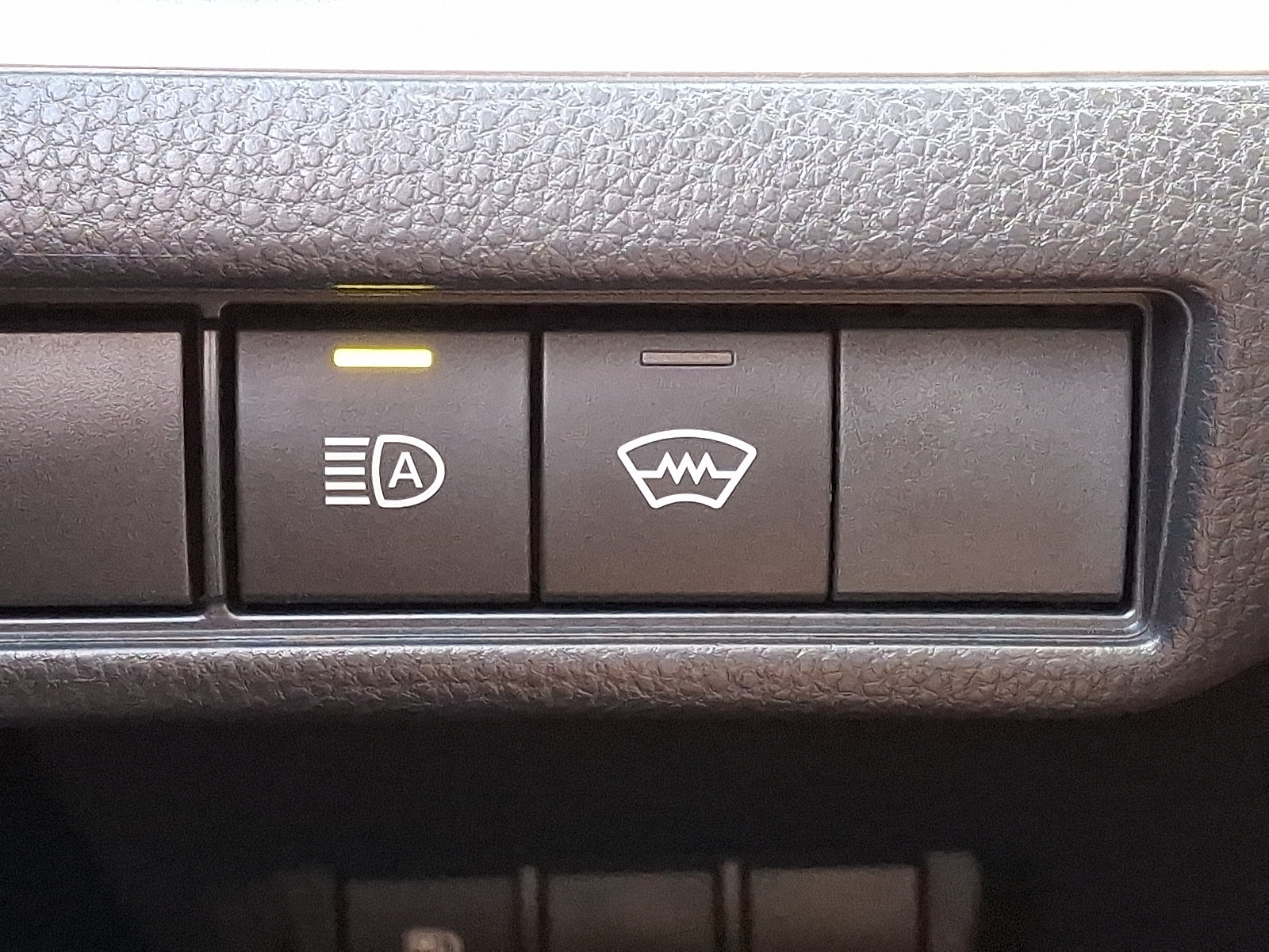 Used 2025 Toyota Prius LE FWD image 25