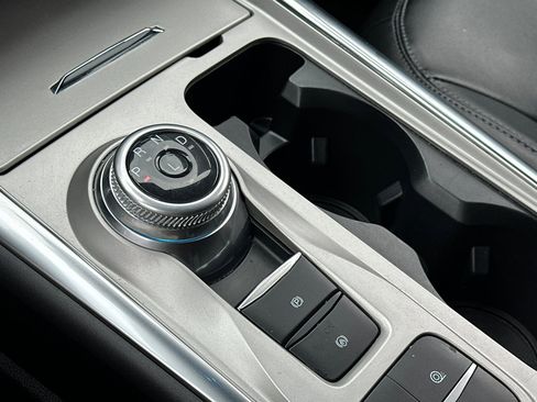 Used 2022 Ford Explorer XLT w/ Equipment Group 202A image 23