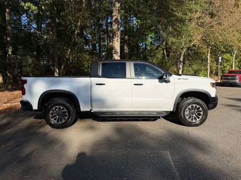 Used 2025 Chevrolet Silverado 1500 ZR2 w/ Technology Package image 17