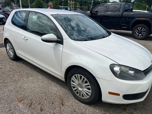 Used 2011 Volkswagen Golf 2-Door FWD image 2