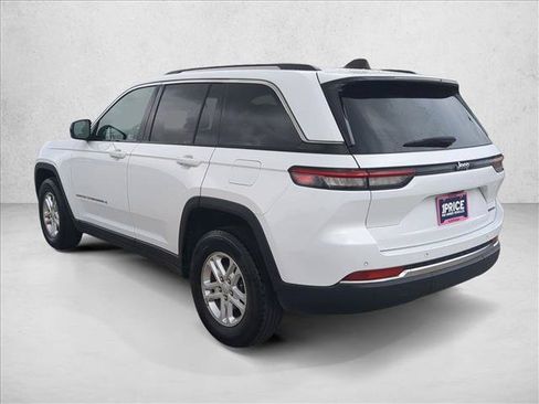 Used 2023 Jeep Grand Cherokee Laredo RWD image 8
