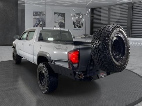 Used 2018 Toyota Tacoma TRD Off-Road w/ TRD Premium Off Road Package AWD/4WD image 7