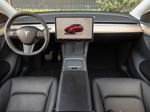 Used 2024 Tesla Model Y 2WD image 12