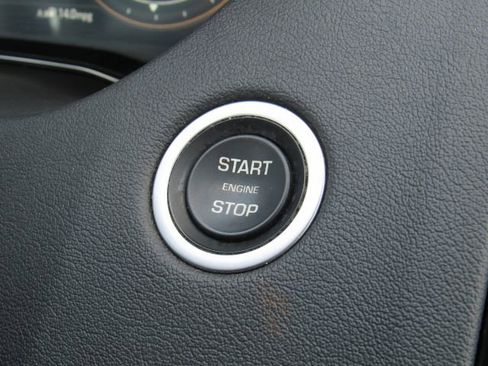 Used 2022 Jaguar E-PACE SE image 41