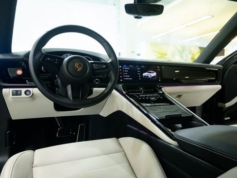 Used 2025 Porsche Panamera 4 image 12