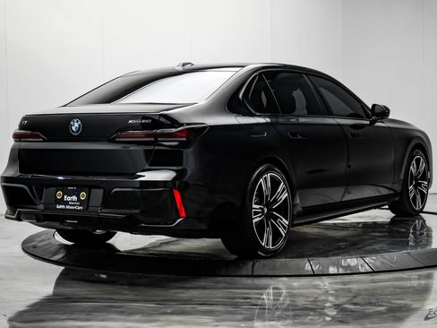 Used 2025 BMW i7 xDrive60 w/ Executive Package AWD/4WD image 18