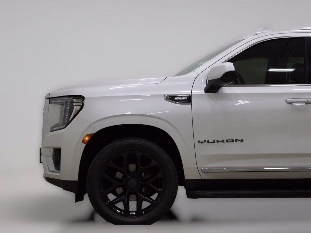 Used 2023 GMC Yukon SLT AWD/4WD image 4