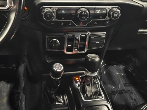 Used 2022 Jeep Gladiator Overland w/ Popular Equipment Package AWD/4WD image 9