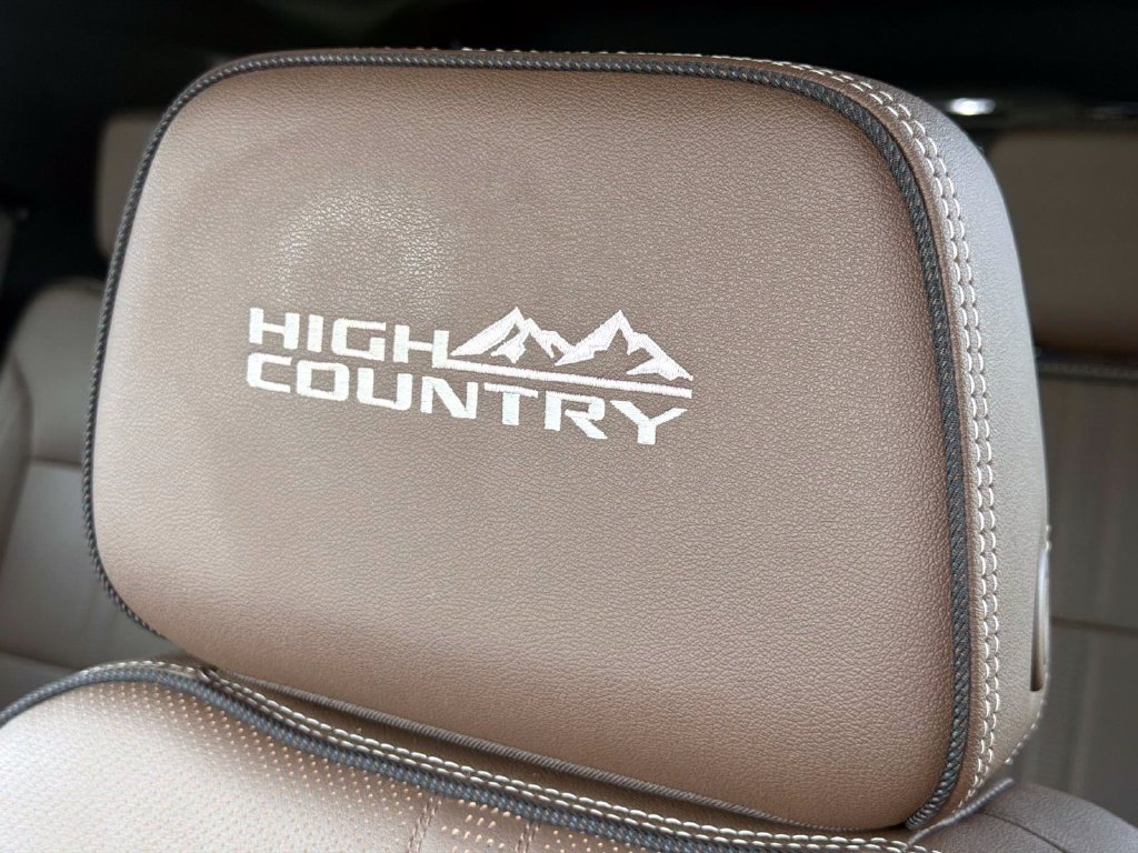 Used 2025 Chevrolet Tahoe High Country AWD/4WD image 21