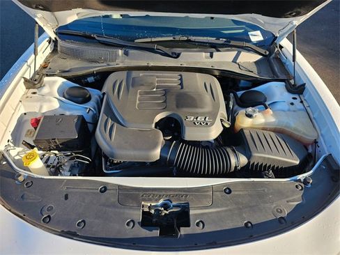 Used 2022 Dodge Charger SXT w/ Leather Interior Group image 9