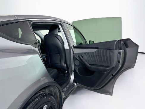 Used 2026 Tesla Model Y AWD image 30