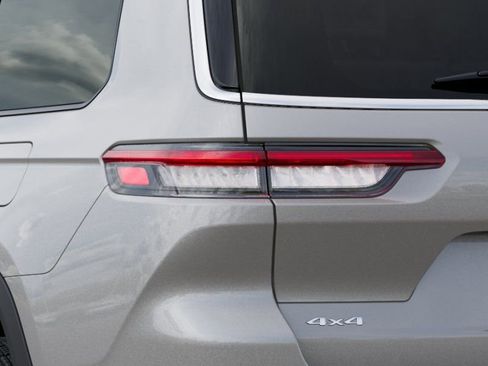 New 2025 Jeep Grand Cherokee L Limited w/ Luxury Tech Group II AWD/4WD image 10