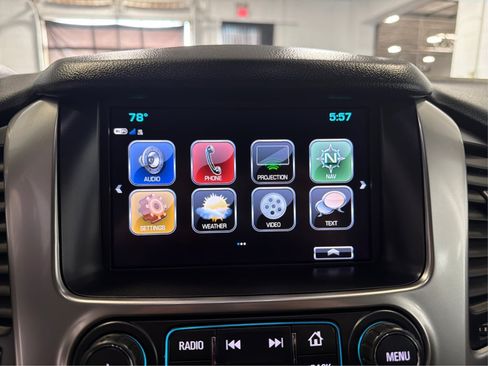 Used 2018 Chevrolet Suburban Premier AWD/4WD image 18