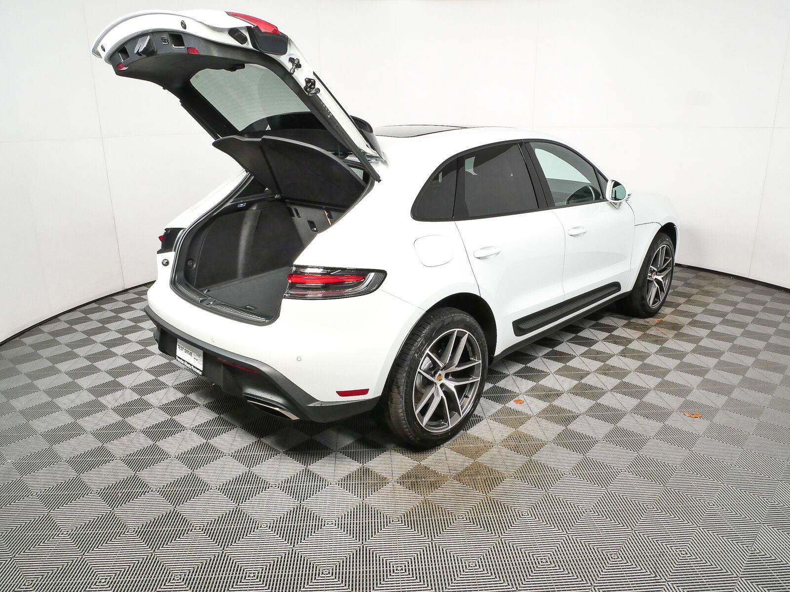 New 2026 Porsche Macan Turbo AWD/4WD image 31