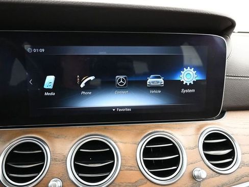 Used 2018 Mercedes-Benz E 300 4MATIC image 25