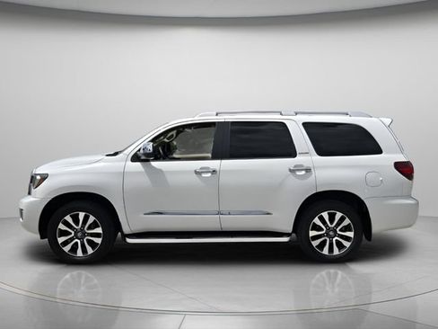 Used 2019 Toyota Sequoia Limited w/ Safety & Convenience Package RWD image 3