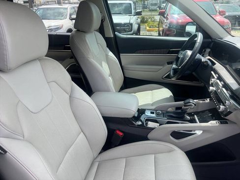 Used 2023 Kia Telluride EX w/ EX Captain's Chair Package FWD image 8