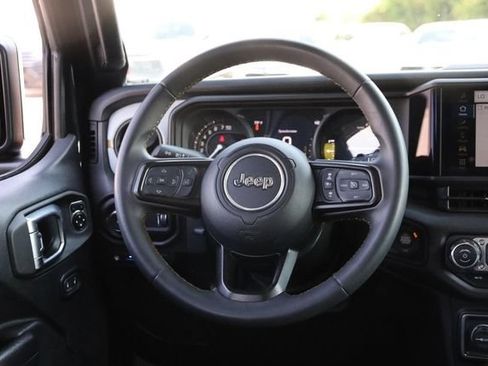 Used 2024 Jeep Wrangler Unlimited AWD/4WD image 24