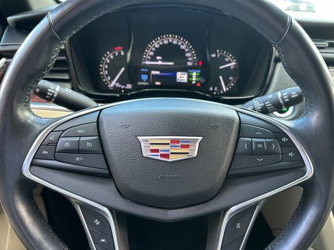 Used 2017 Cadillac XT5 Premium Luxury w/ Driver Assist Package FWD image 10