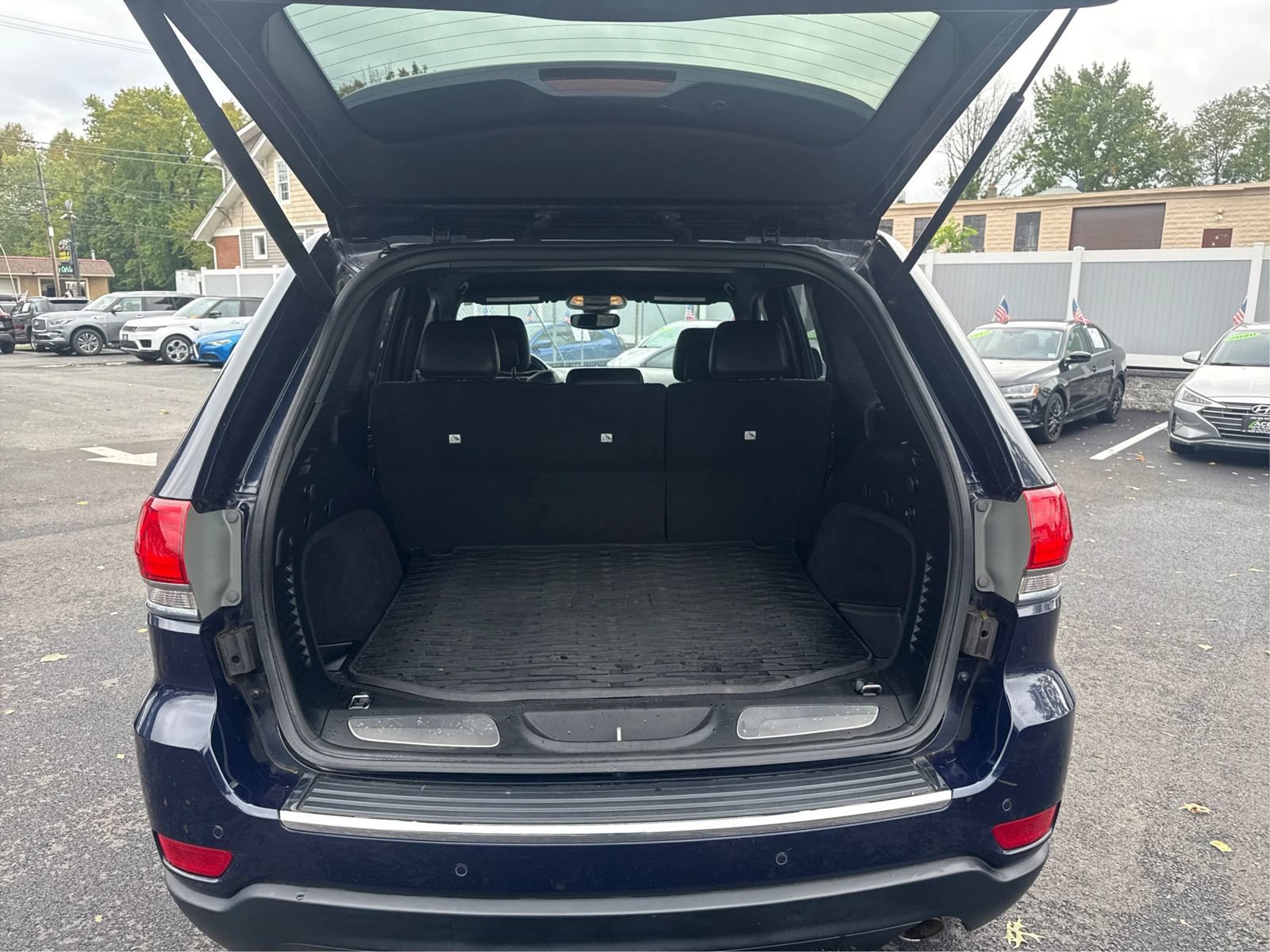 Used 2017 Jeep Grand Cherokee Limited AWD/4WD image 13