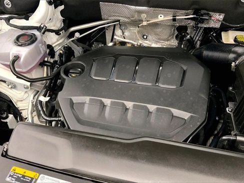 Used 2025 Volkswagen Atlas Cross Sport SE image 30